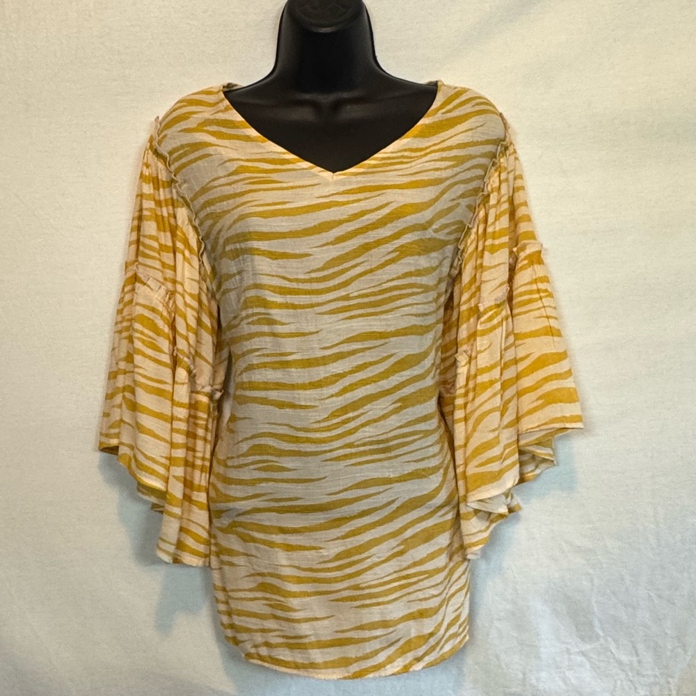 A-5 New Directions White & Yellow Animal Print Flare Sleeve Pullover Blouse Sz M